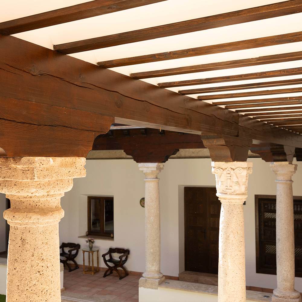 Alquila por horas VIVIENDA TIPICA MANCHEGA SIGLO XVI CON TORREON Y CLAUSTRO