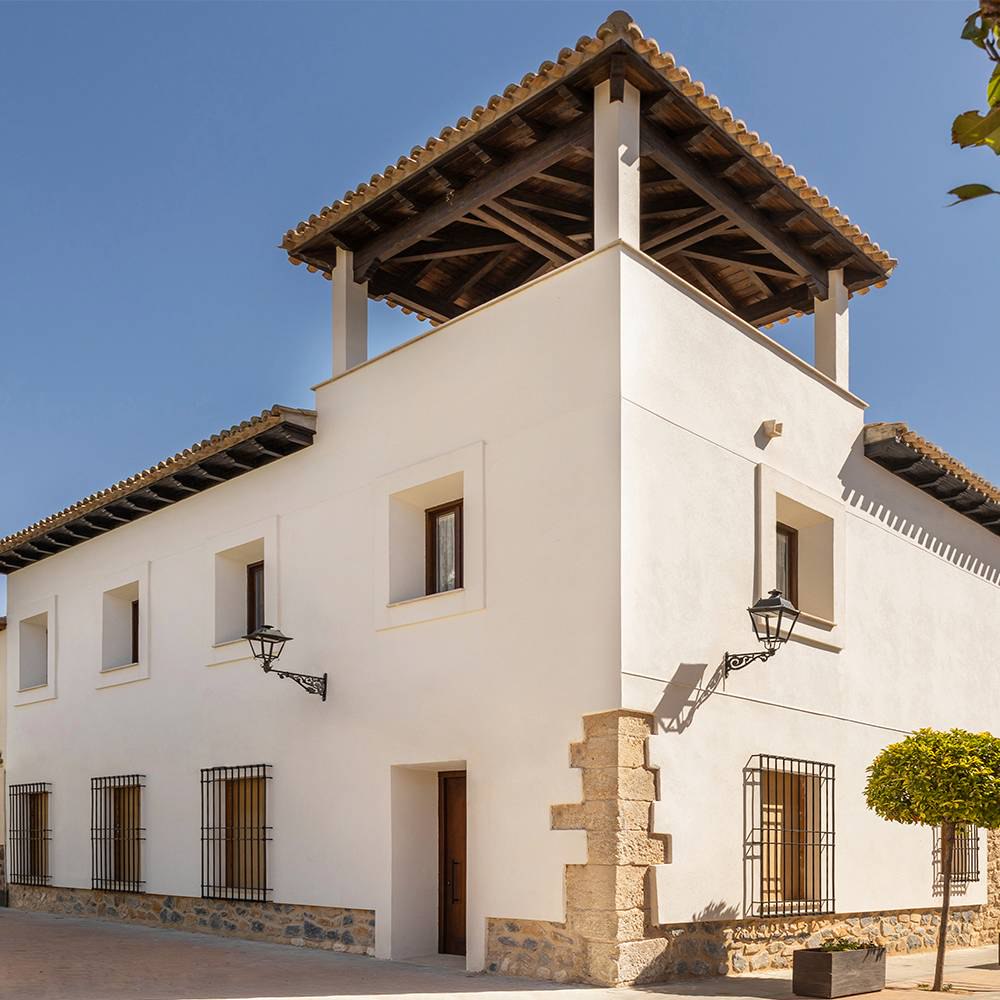 Alquila por horas VIVIENDA TIPICA MANCHEGA SIGLO XVI CON TORREON Y CLAUSTRO