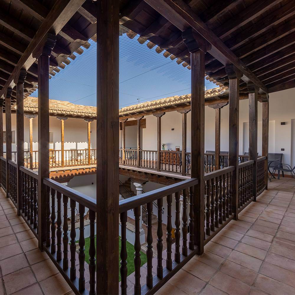 Alquila por horas VIVIENDA TIPICA MANCHEGA SIGLO XVI CON TORREON Y CLAUSTRO