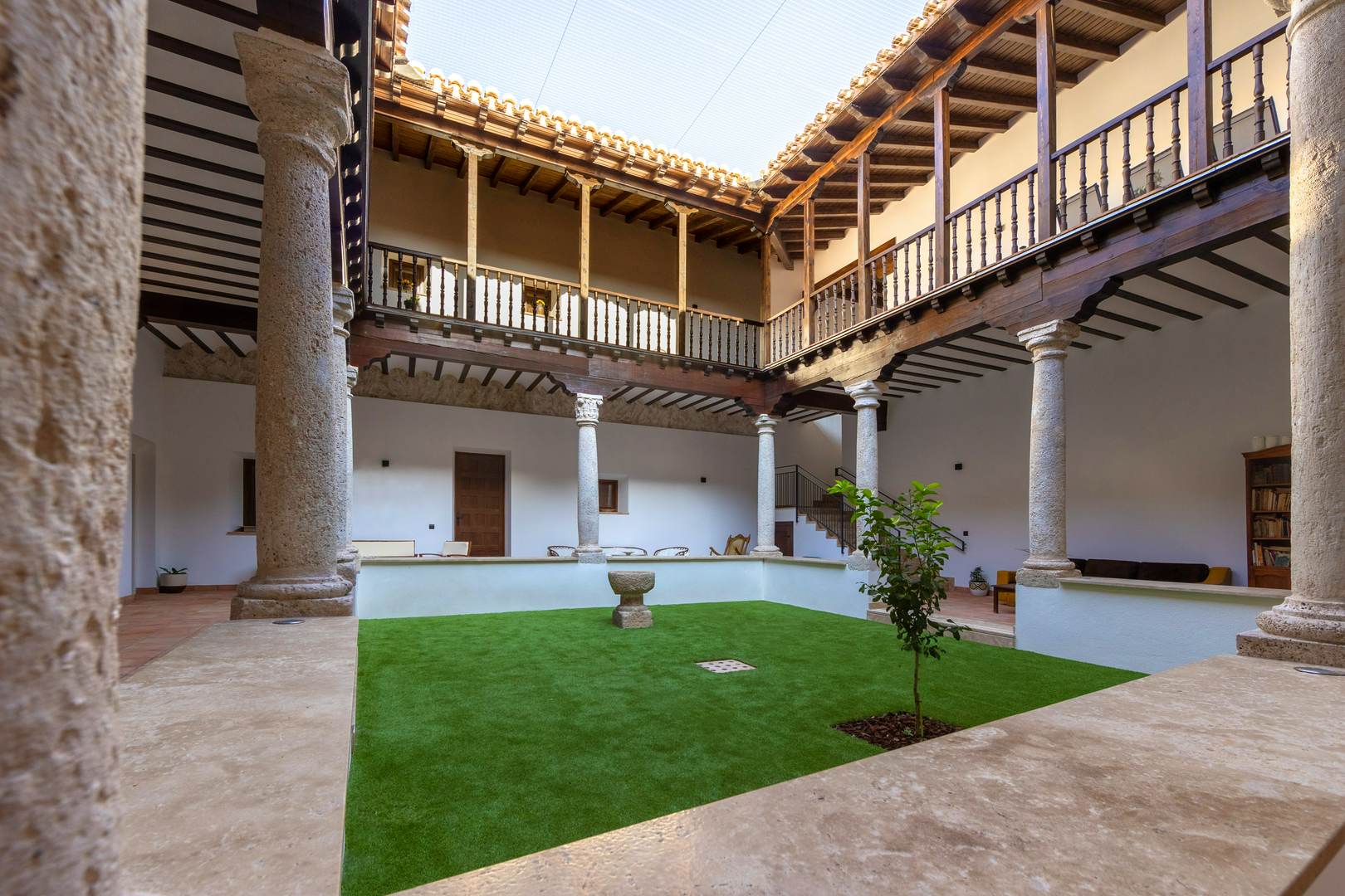 Alquila por horas VIVIENDA TIPICA MANCHEGA SIGLO XVI CON TORREON Y CLAUSTRO