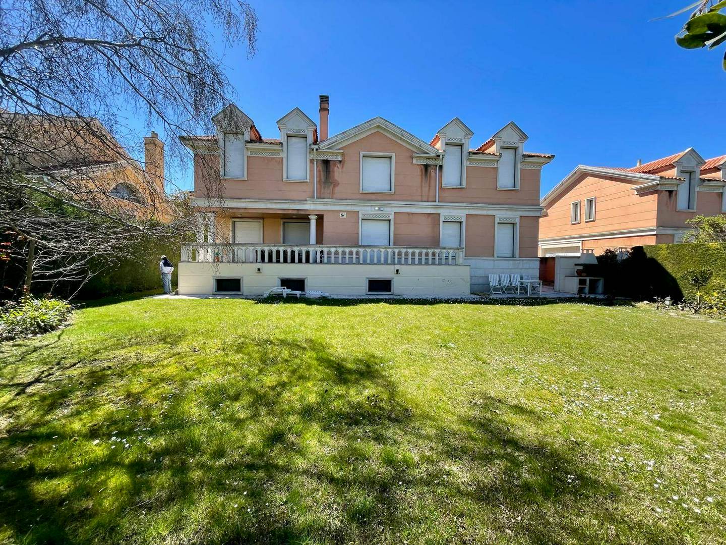 Alquila por horas Chalet independiente de 400 m2 en Valladolid