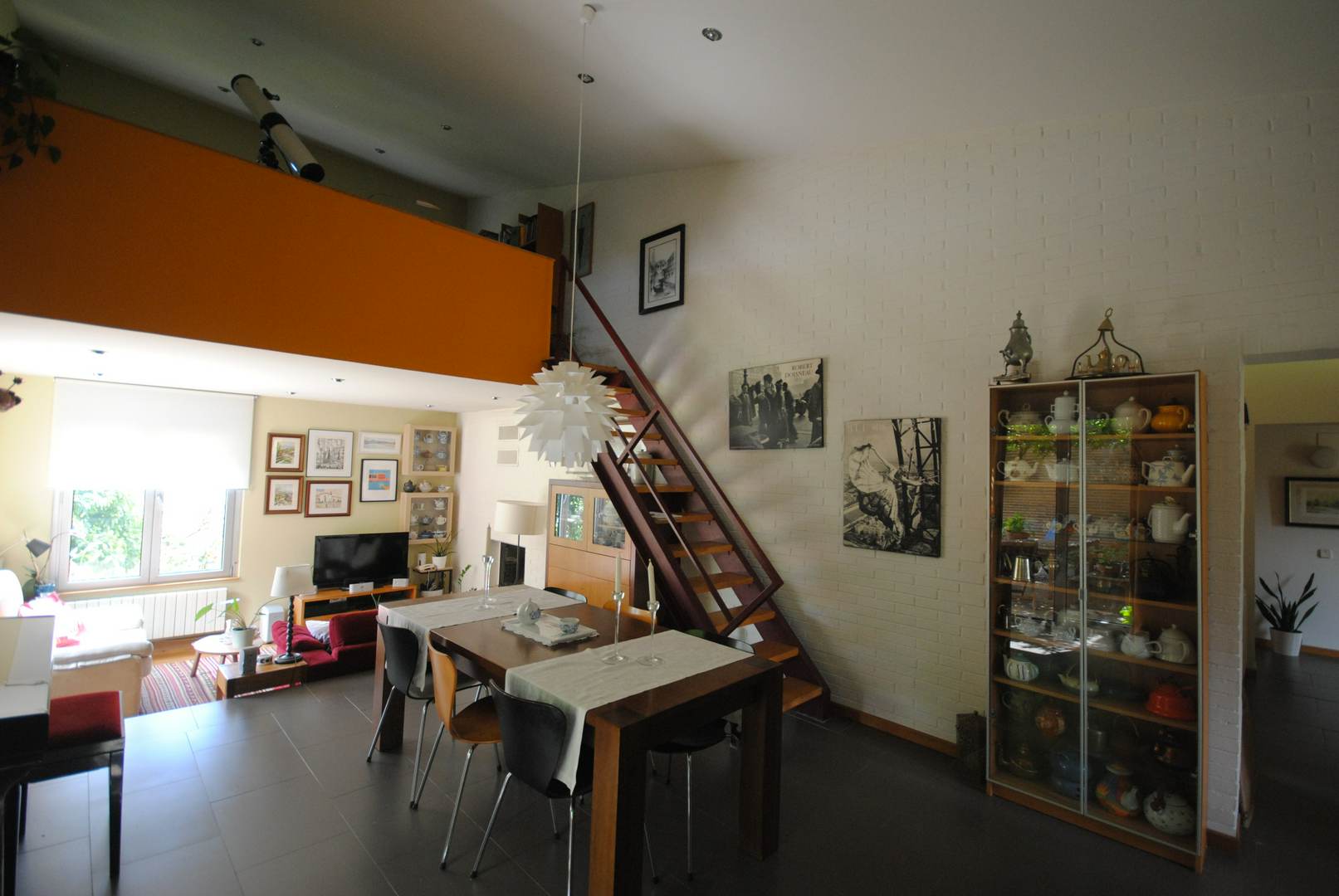 Alquila por horas Casa de estilo moderno con jardín