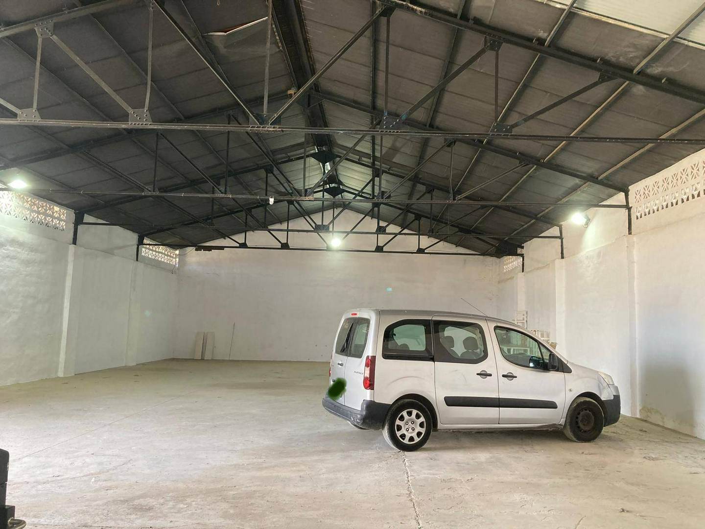 Nave Interior