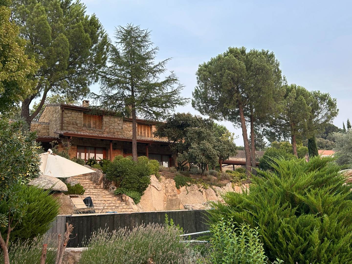 Alquila por horas CHALET DE PIEDRA Y PISCINA CON VISTAS PARQUE GUADARRAMA