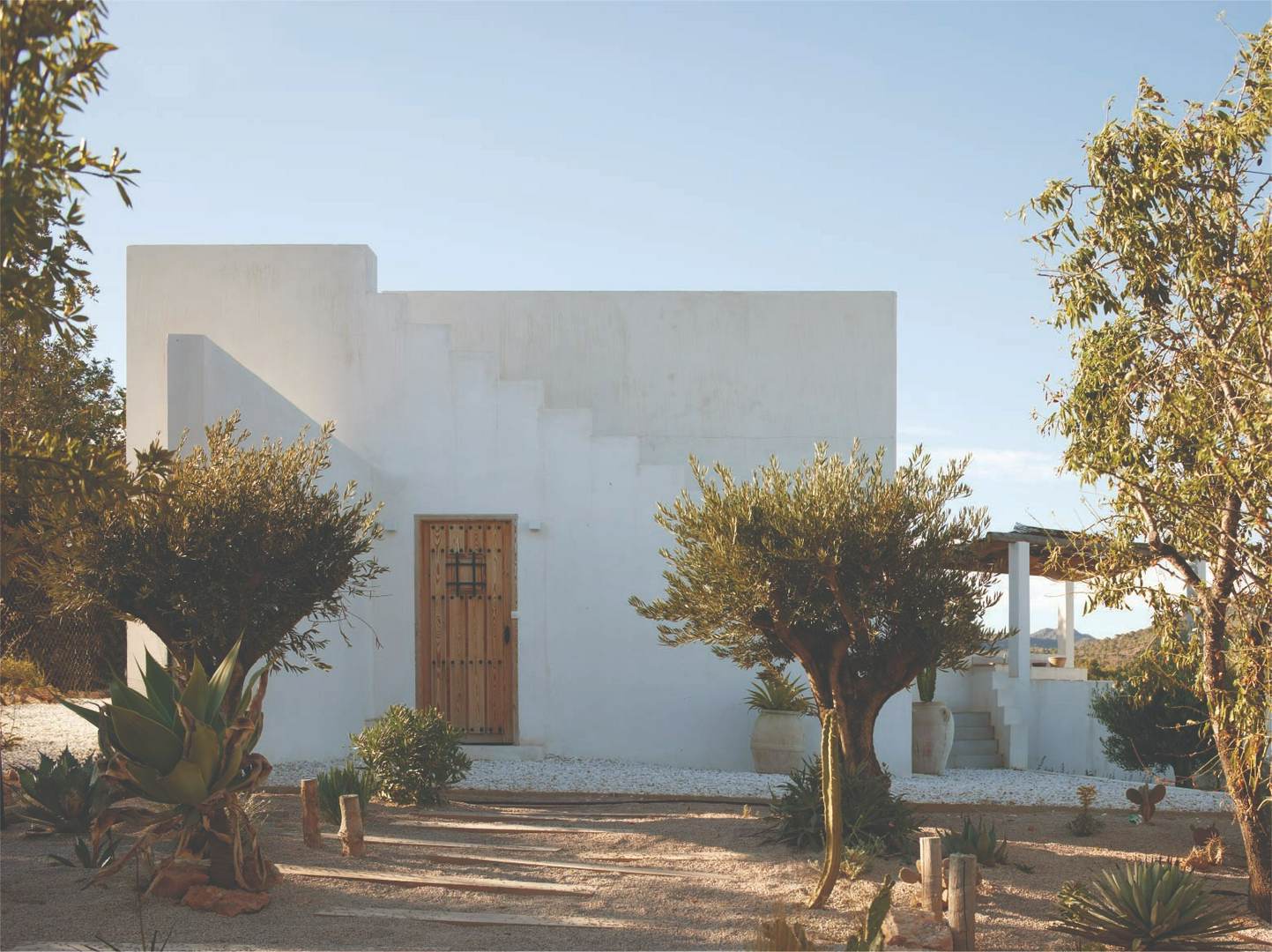 Alquila por horas Estudio y jardín mediterráneo — El set natural donde creatividad y diseño se encuentran