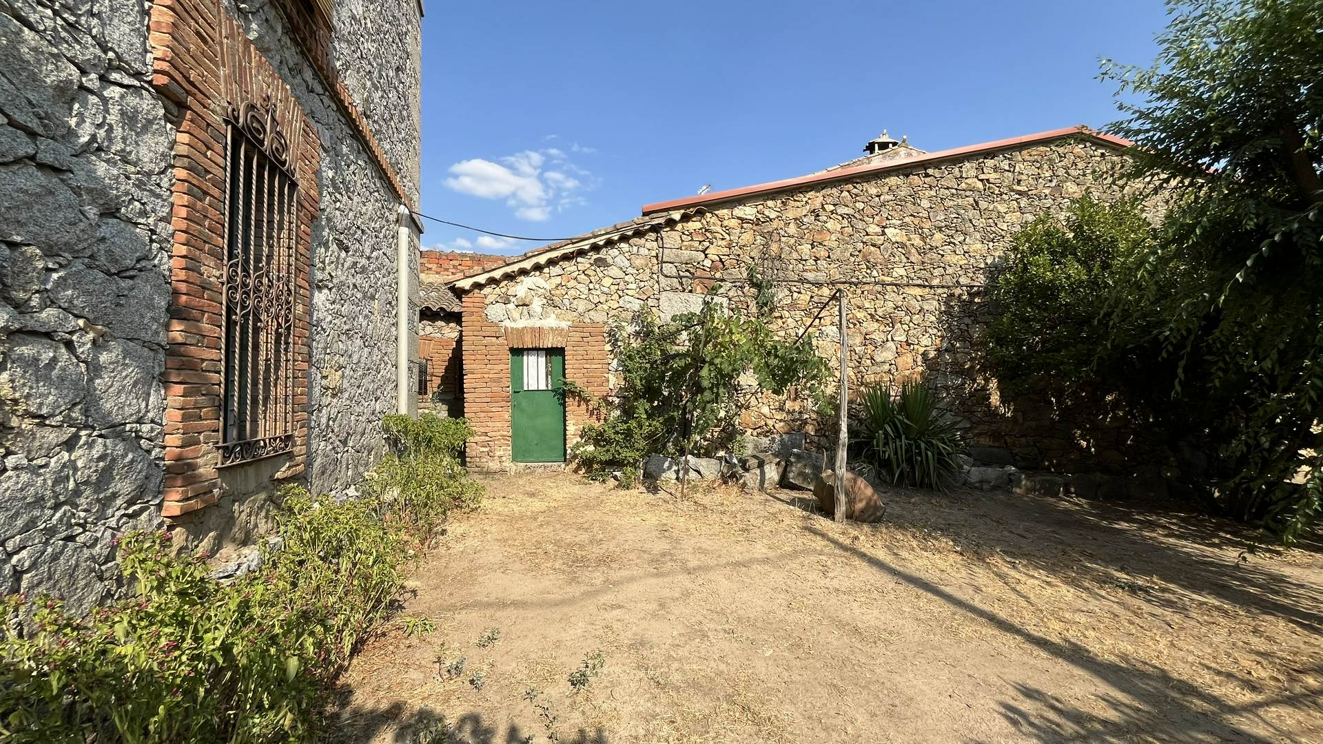 Alquila por horas Casa rústica de piedra en entorno rural
