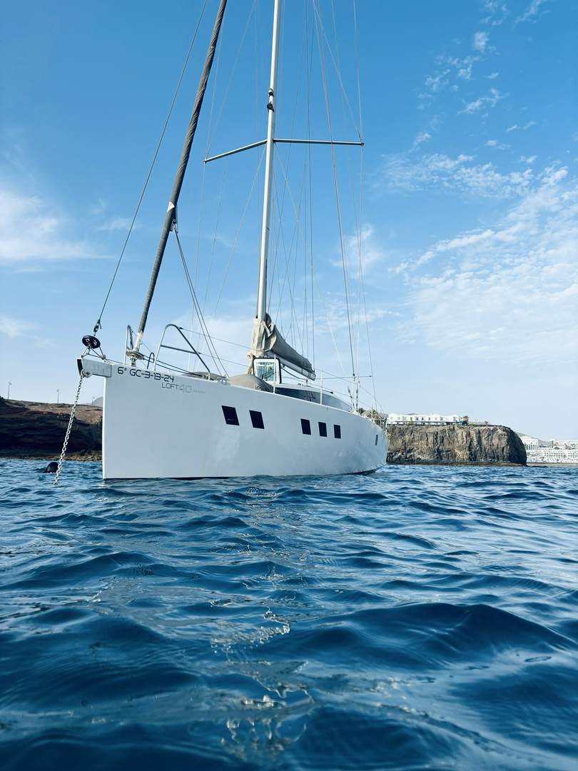 Alquila por horas Barco de vela en Lanzarote 