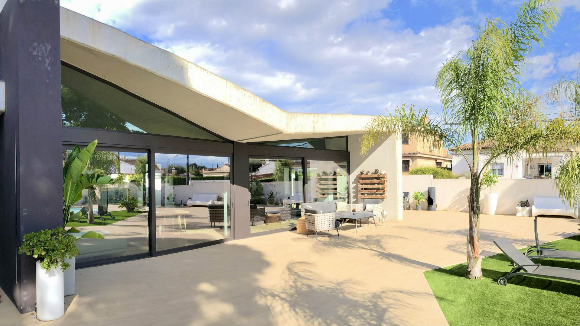 Alquila por horas Casa estilo cubic moderna