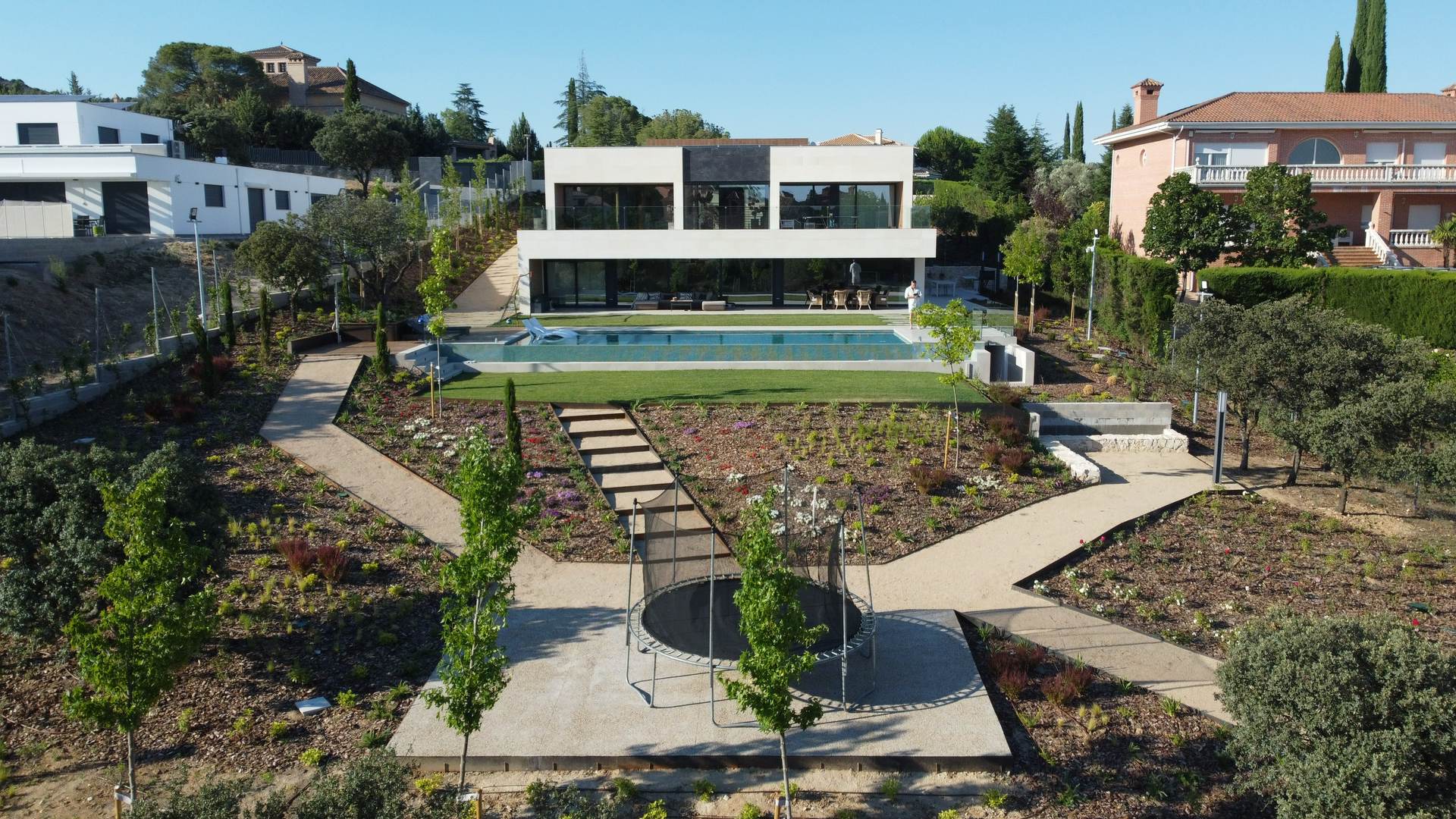 Alquila por horas Impresionante vivienda moderna con piscina infinity