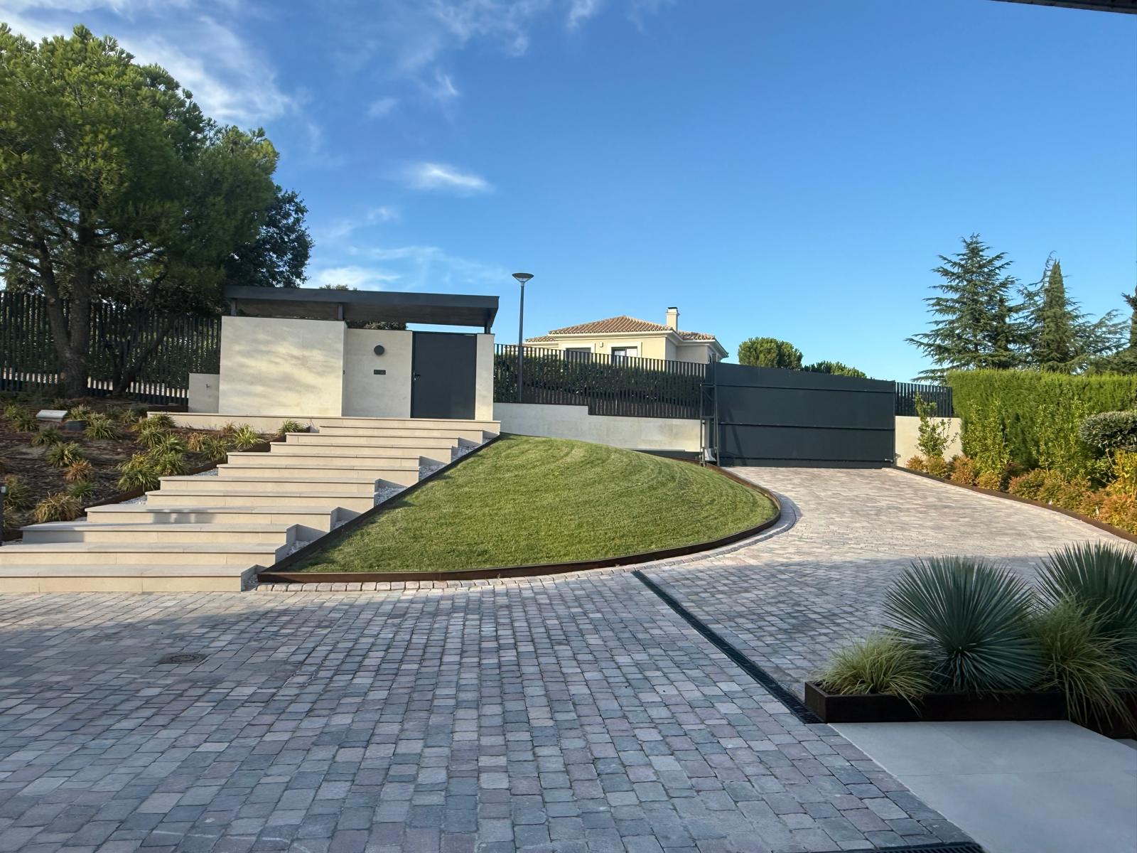 Alquila por horas Impresionante vivienda moderna con piscina infinity