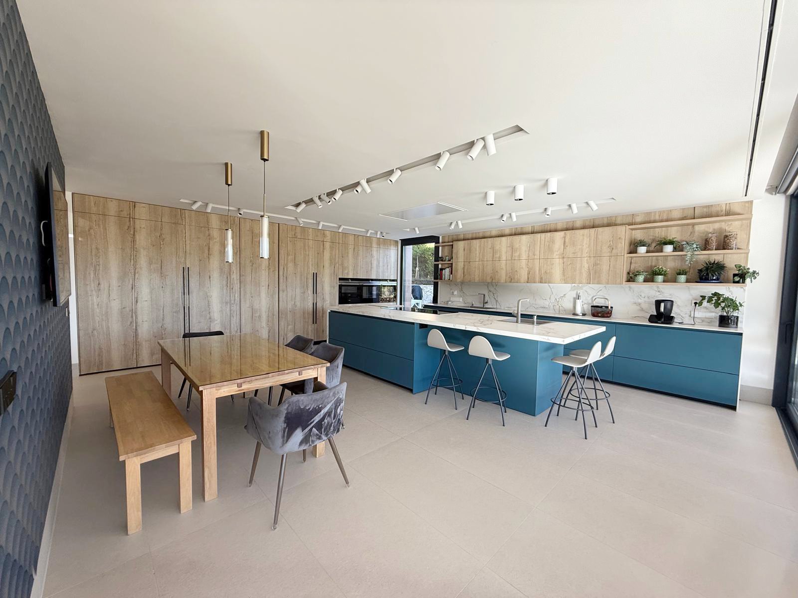 Alquila por horas Impresionante vivienda moderna con piscina infinity