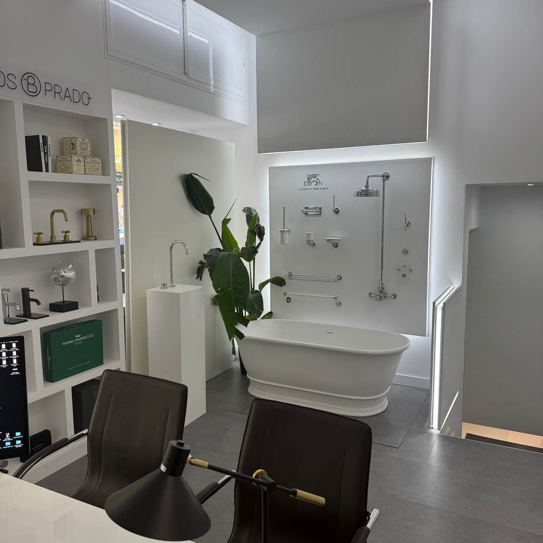 Alquila por horas Showroom sofisticado con decoración clásica y moderna