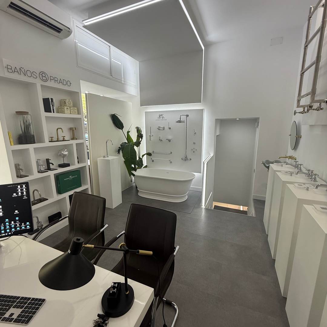 Alquila por horas Showroom sofisticado con decoración clásica y moderna