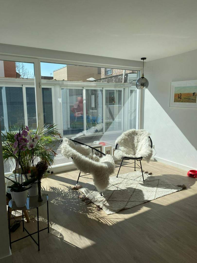 Alquila por horas Chalet independiente con piscina y jardín en Madrid