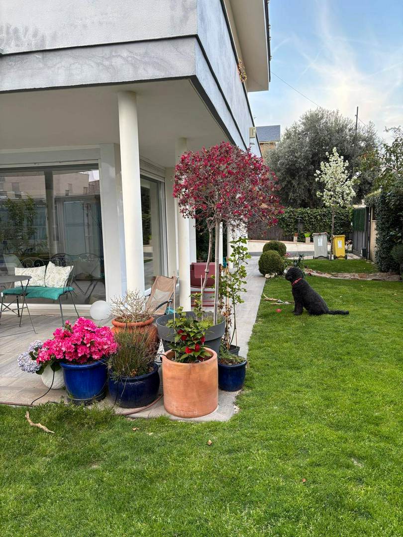 Alquila por horas Chalet independiente con piscina y jardín en Madrid