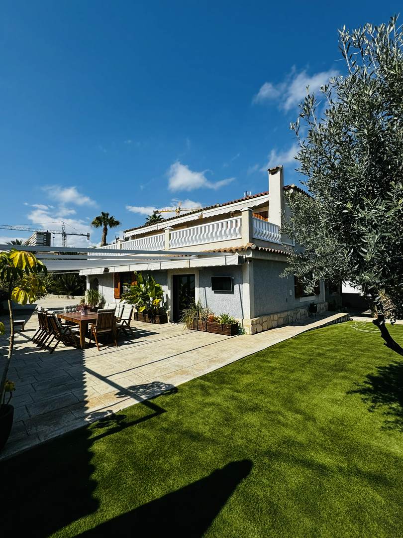 Alquila por horas Villa luminosa con piscina y amplio jardín