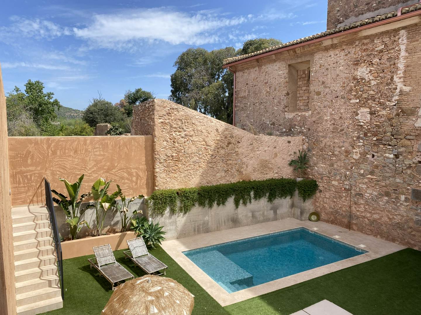 Alquila por horas Casa con jardín y piscina 