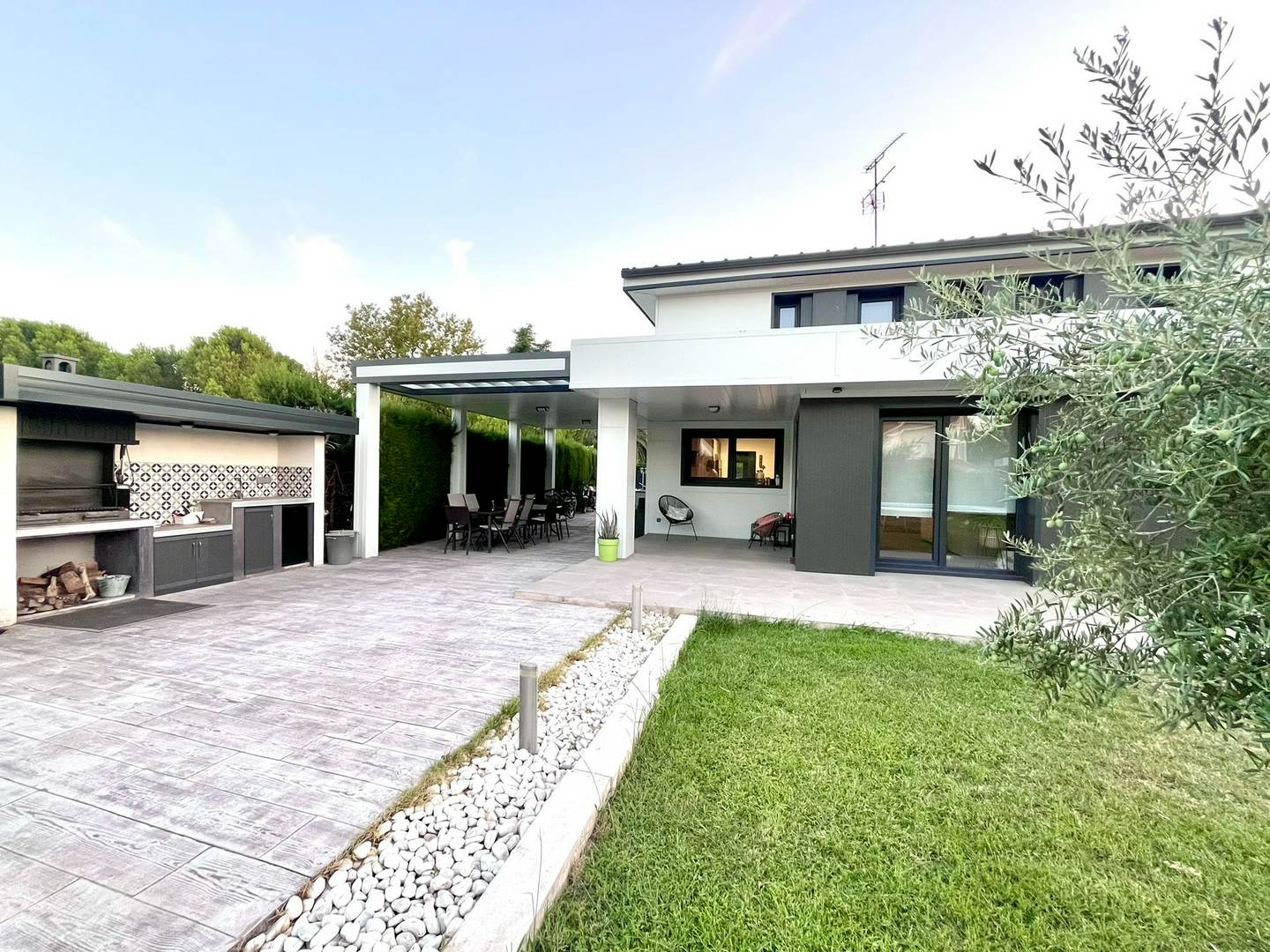Alquila por horas Vivienda moderna, amplia y luminosa