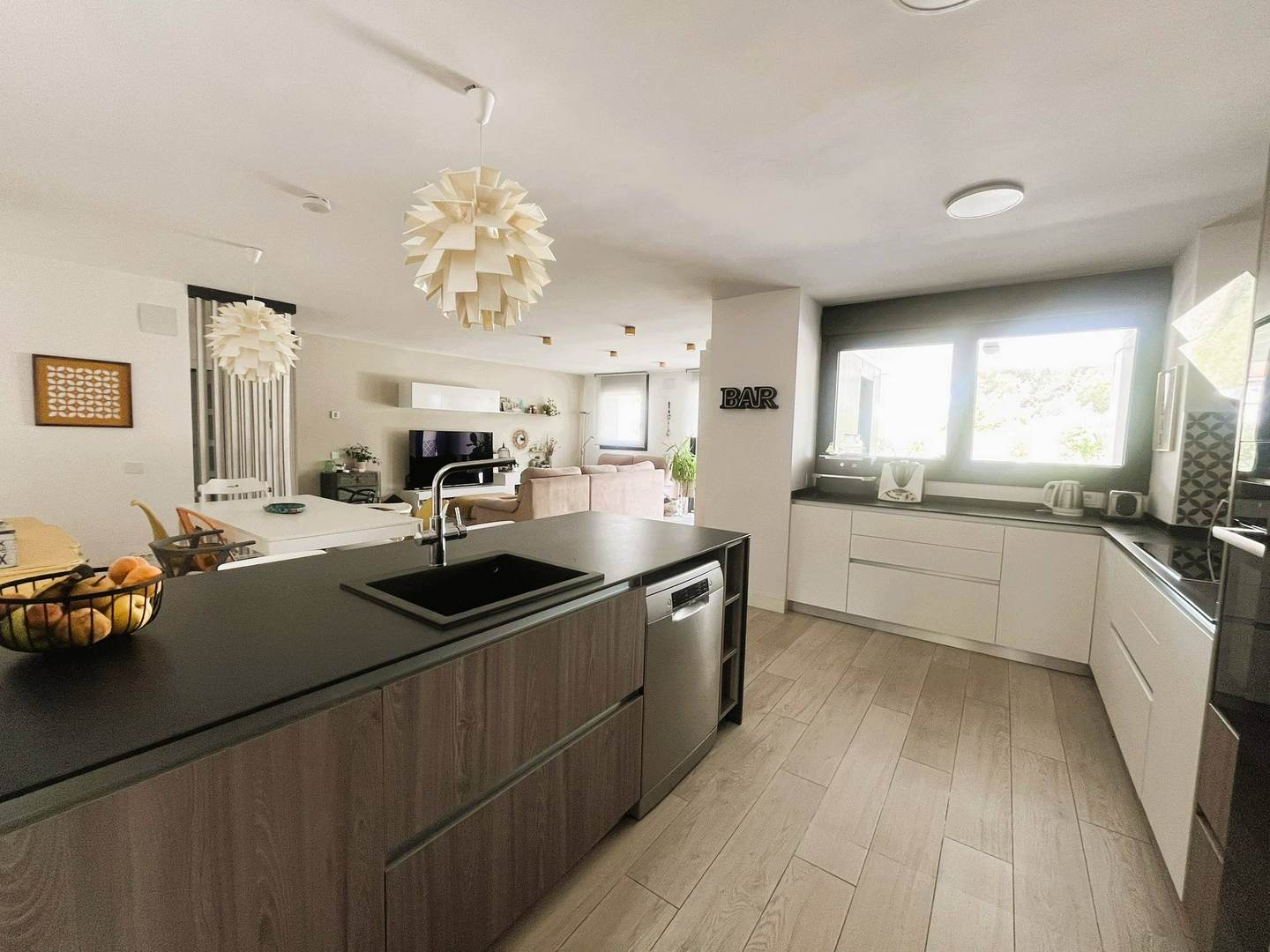Alquila por horas Vivienda moderna, amplia y luminosa
