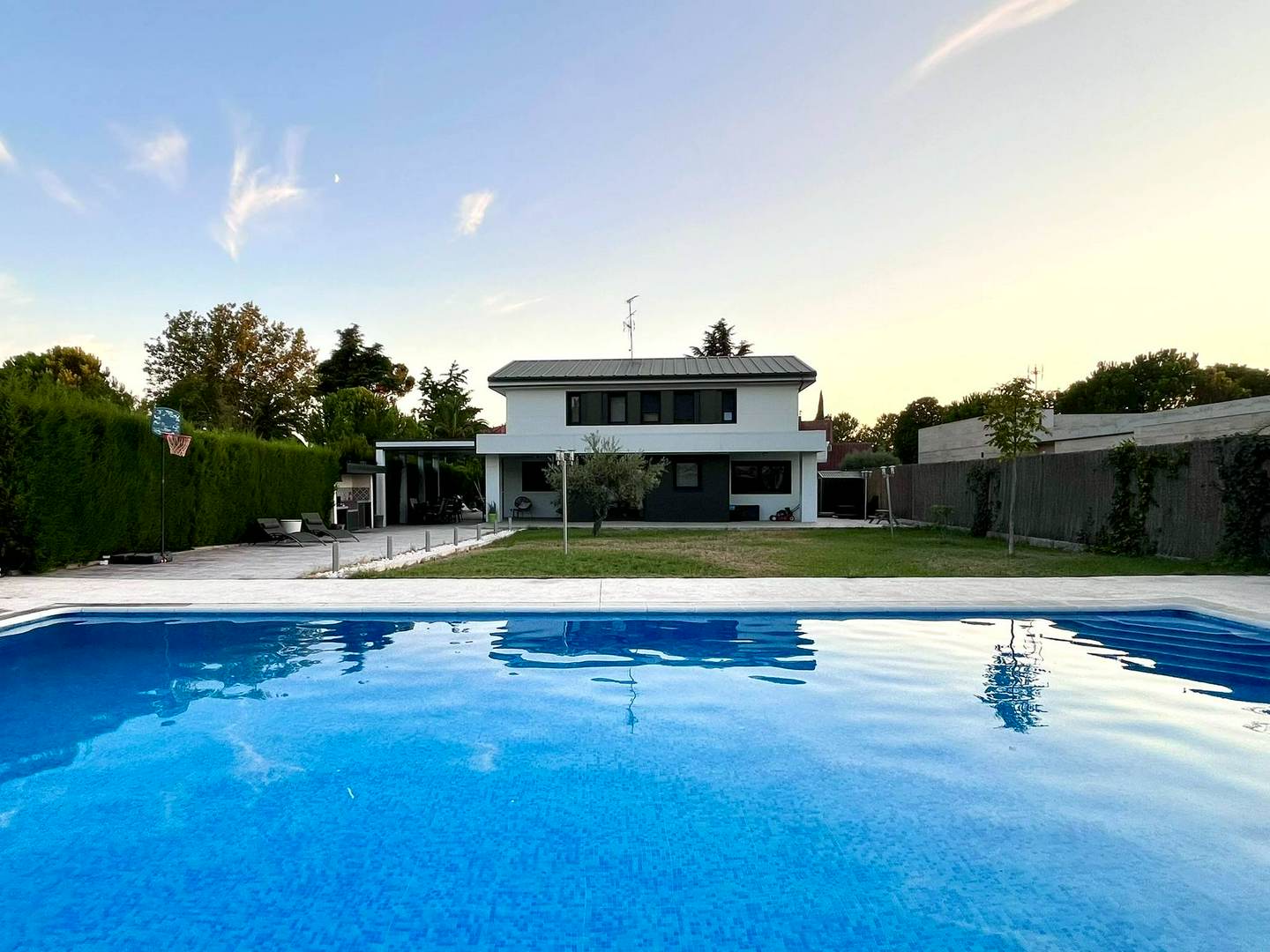 Alquila por horas Vivienda moderna, amplia y luminosa