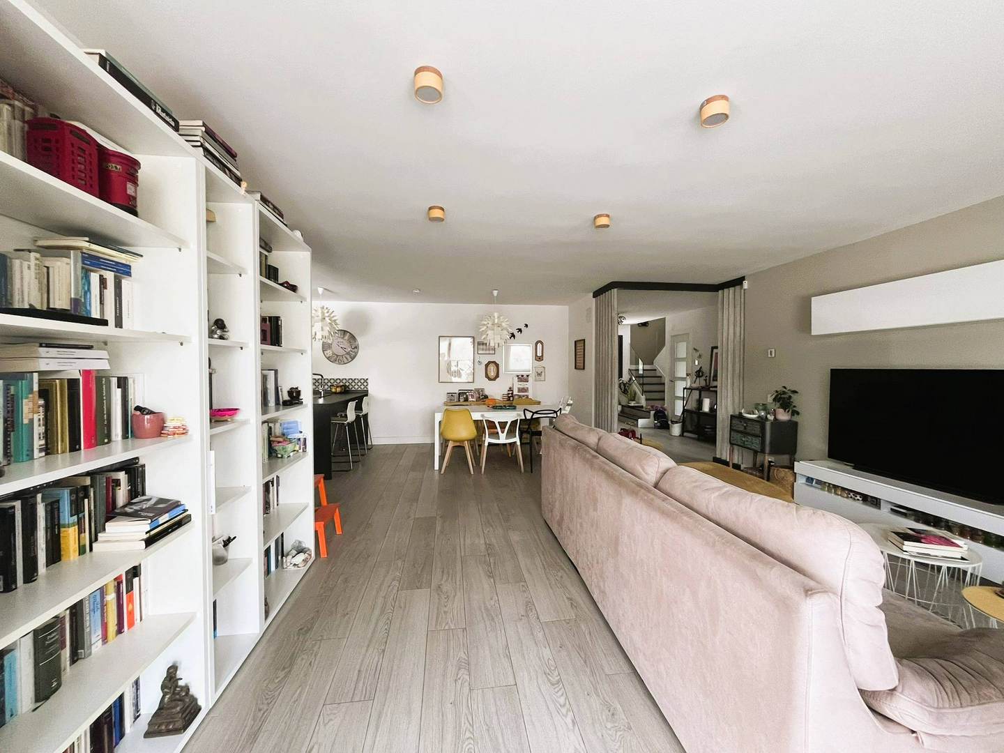 Alquila por horas Vivienda moderna, amplia y luminosa