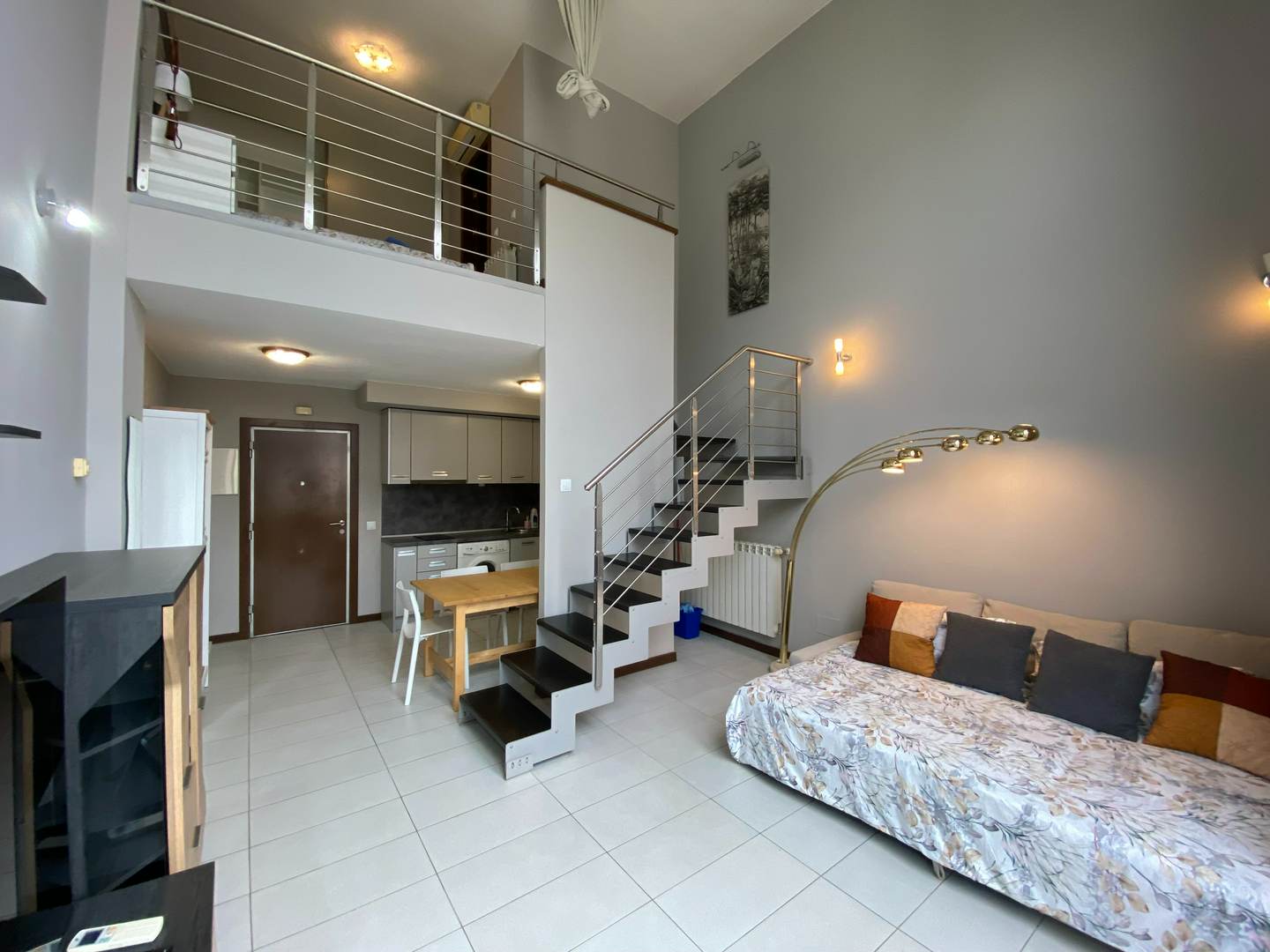 Alquila por horas Loft gris