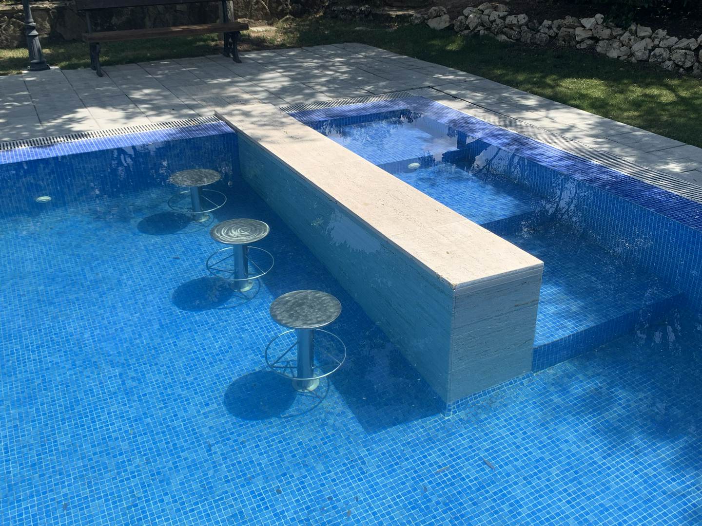 Alquila por horas El bar de la piscina