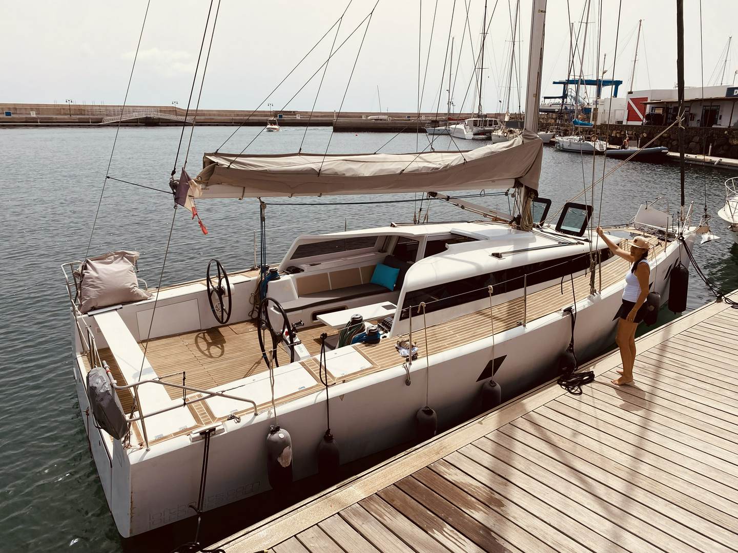 Alquila por horas Velero único en Lanzarote 