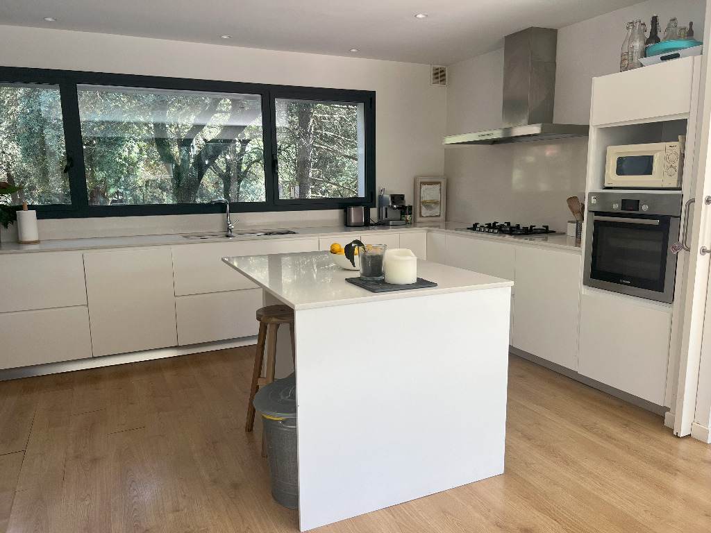 Alquila por horas Vivienda unifamiliar construída con contenedores marítimos