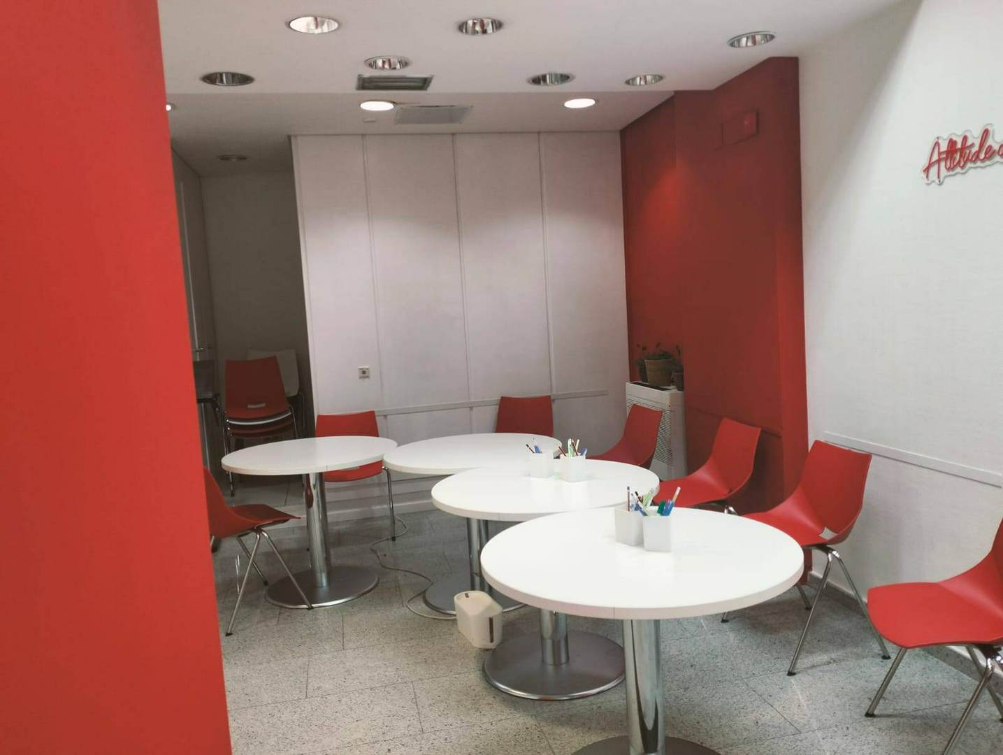 Alquila por horas Aulas luminosas y totalmente equipadas en Madrid