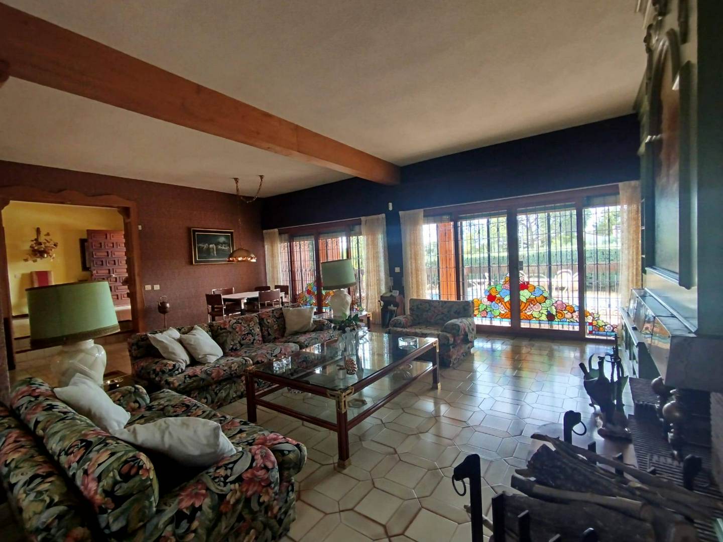 Alquila por horas Salón vintage con acceso a terraza y jardín