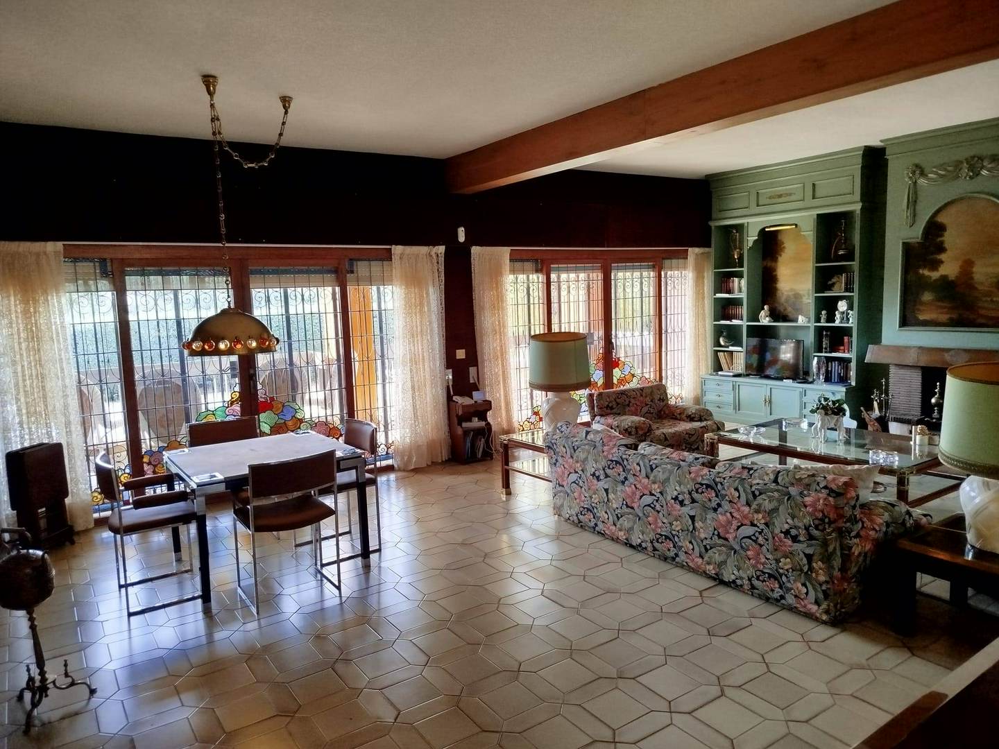 Alquila por horas Salón vintage con acceso a terraza y jardín