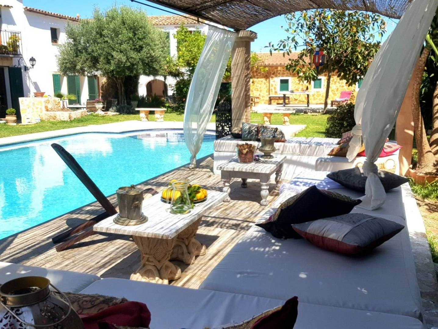Alquila por horas Finca rústica entre naranjos con 600m2