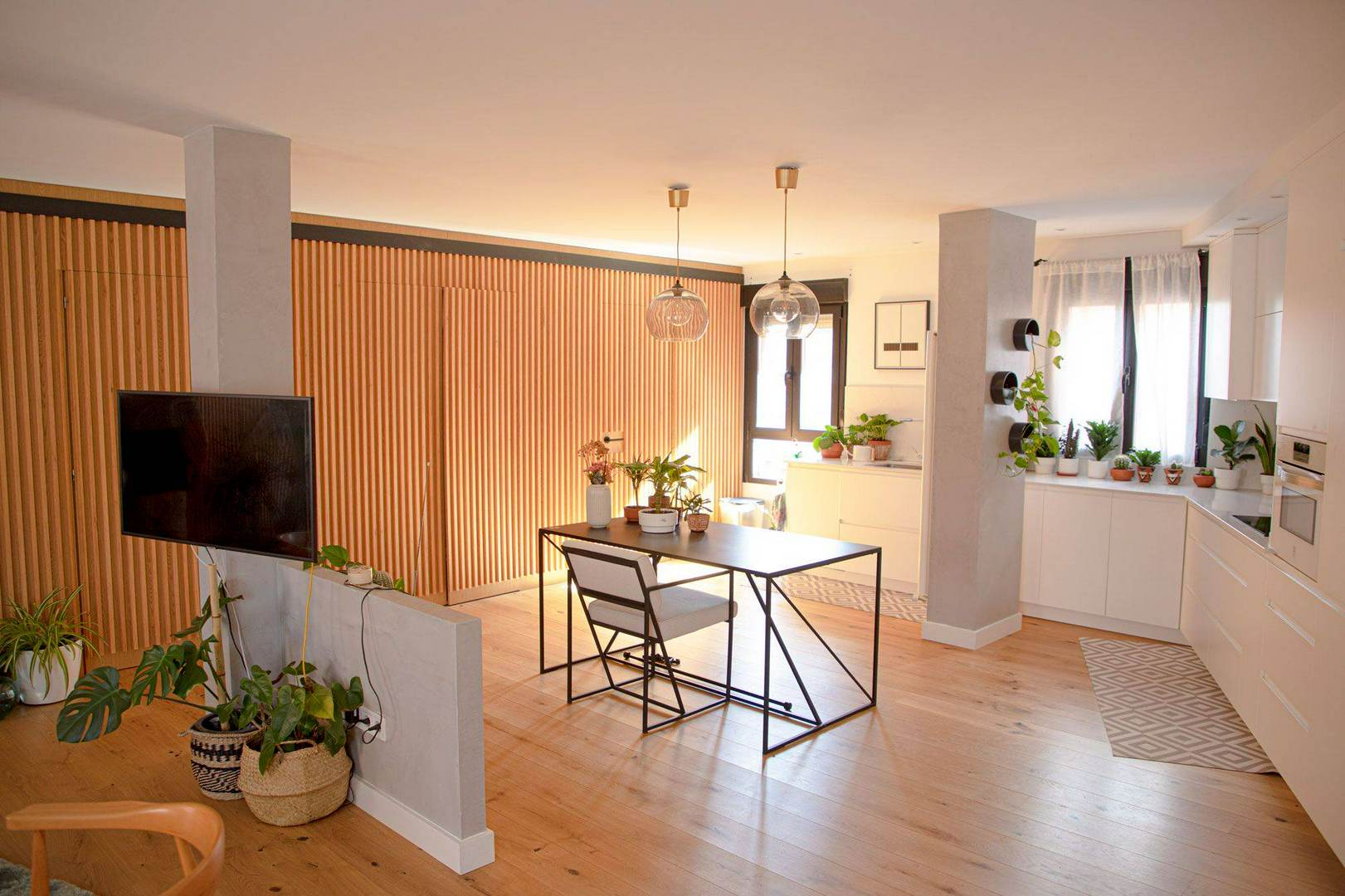 Alquila por horas Piso Luminoso con Madera y Plantas
