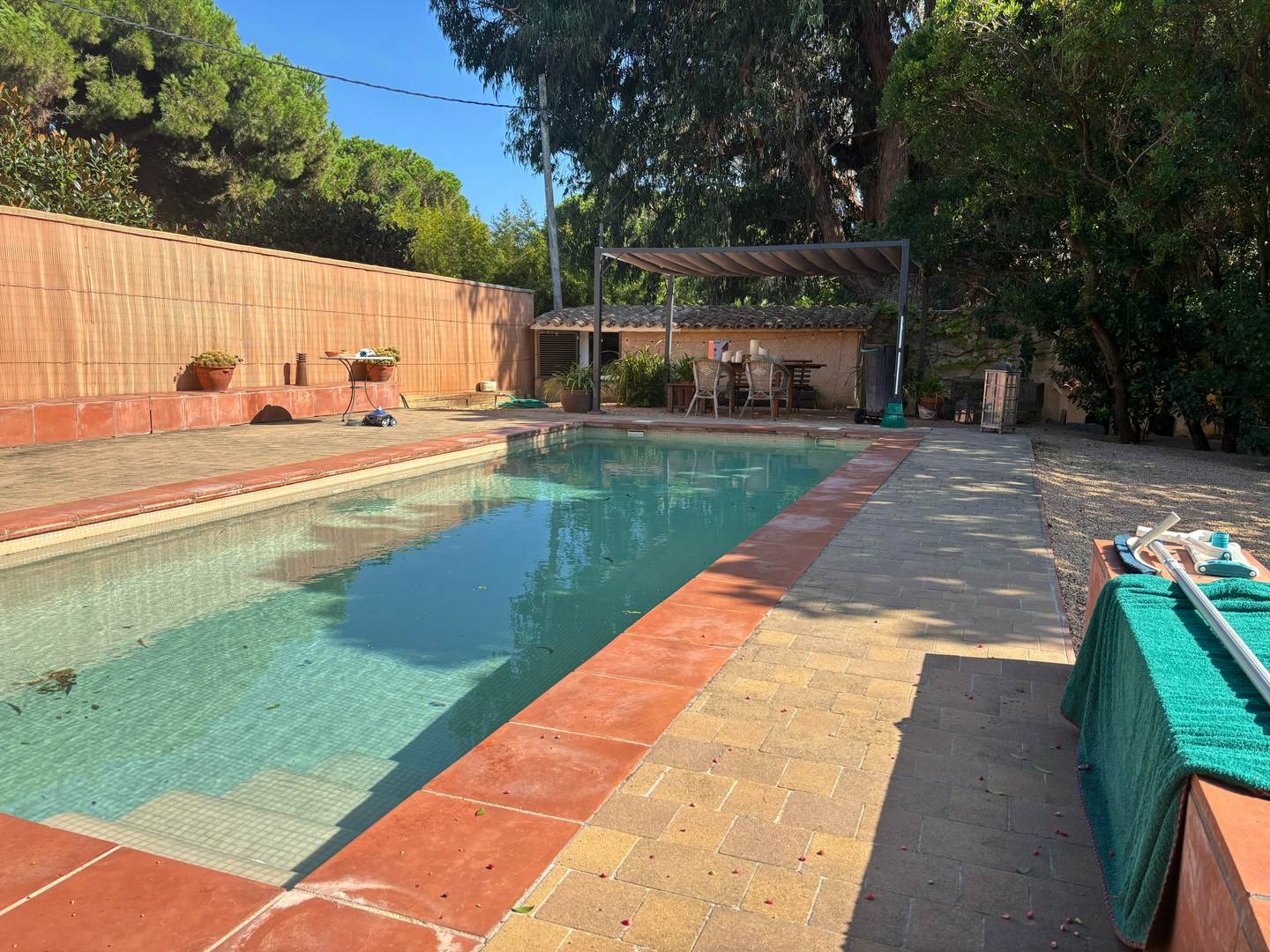 Alquila por horas Vivienda unifamiliar, 2400 mts2, piscina, habitable 400 mts2