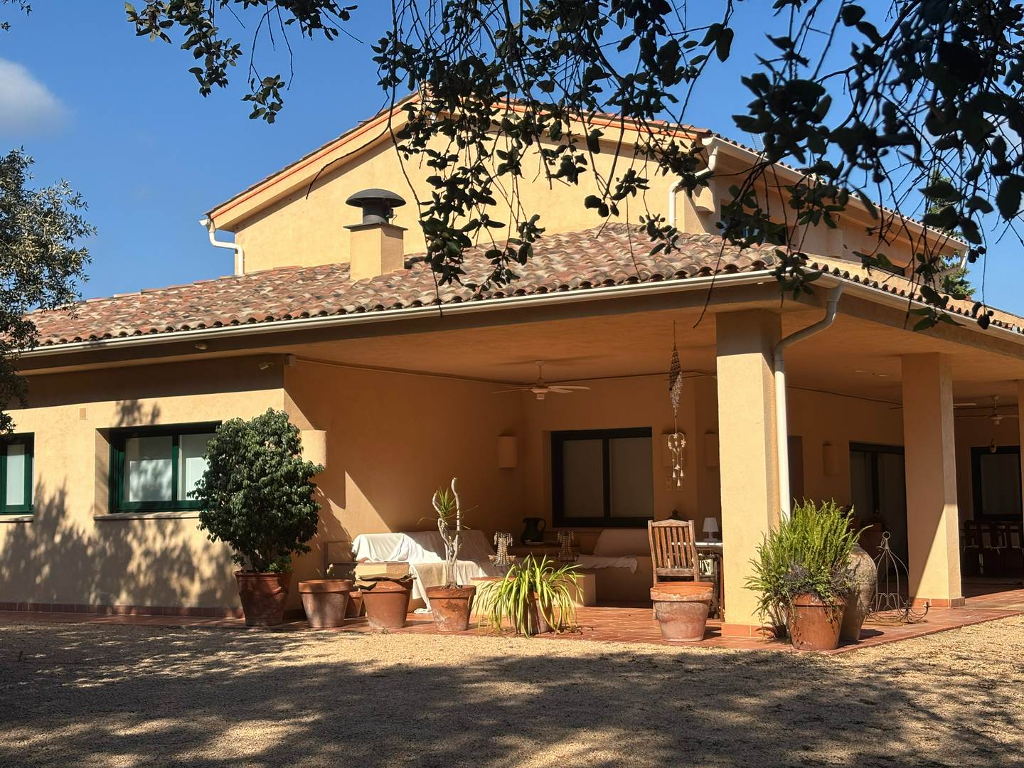 Alquila por horas Vivienda unifamiliar, 2400 mts2, piscina, habitable 400 mts2