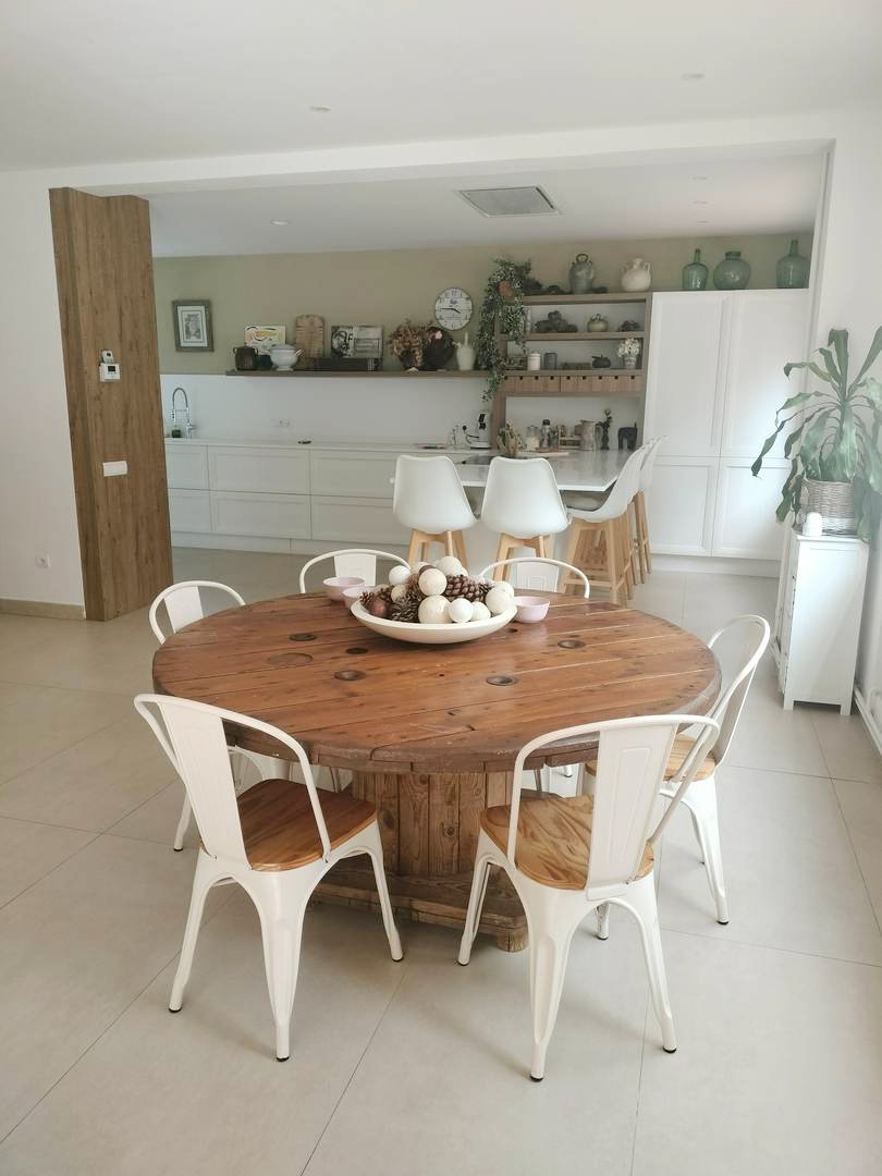 Alquila por horas Preciosa casa tradicional, amplia y luminosa, con gran jardín y piscina