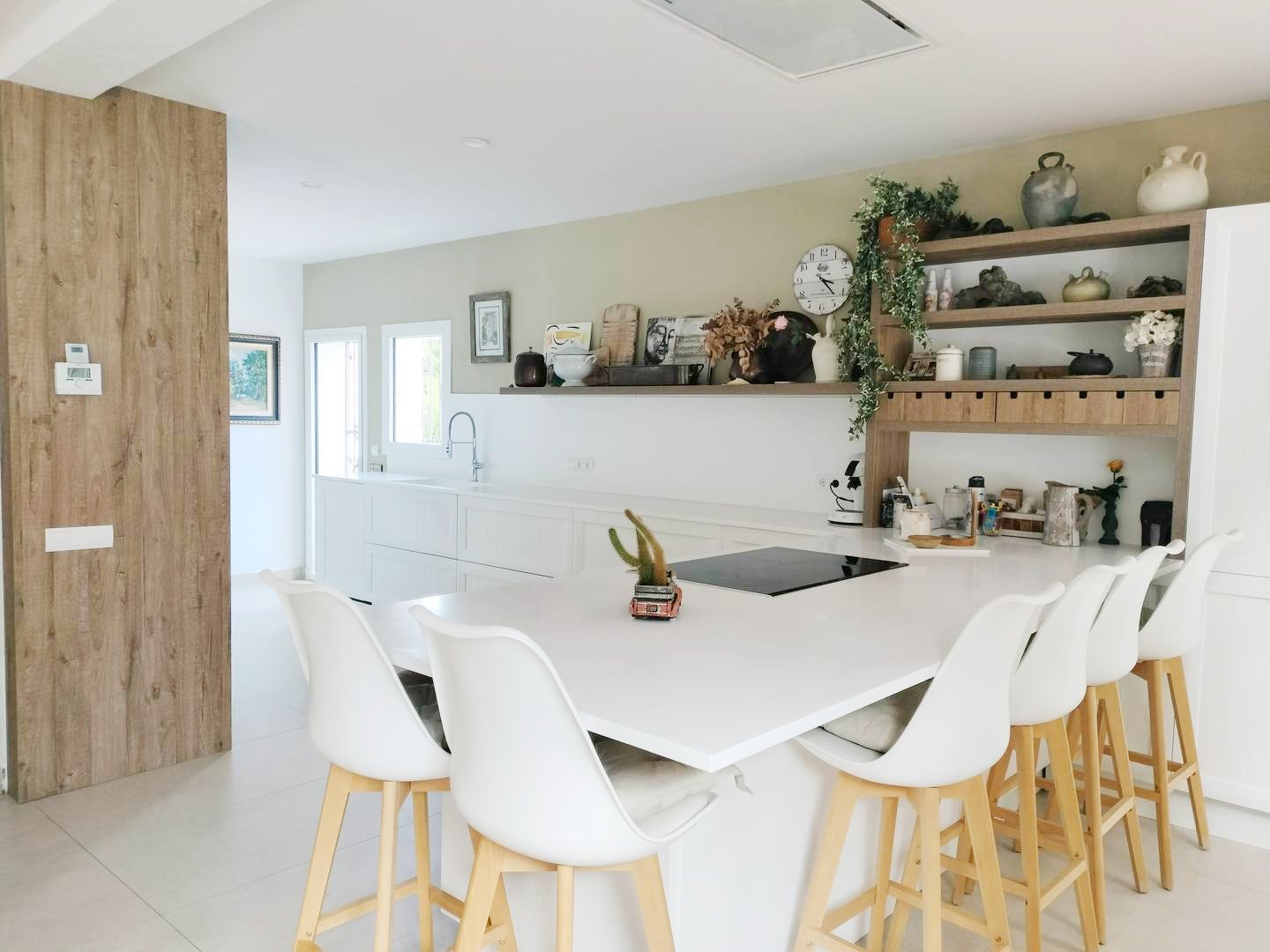 Alquila por horas Preciosa casa tradicional, amplia y luminosa, con gran jardín y piscina