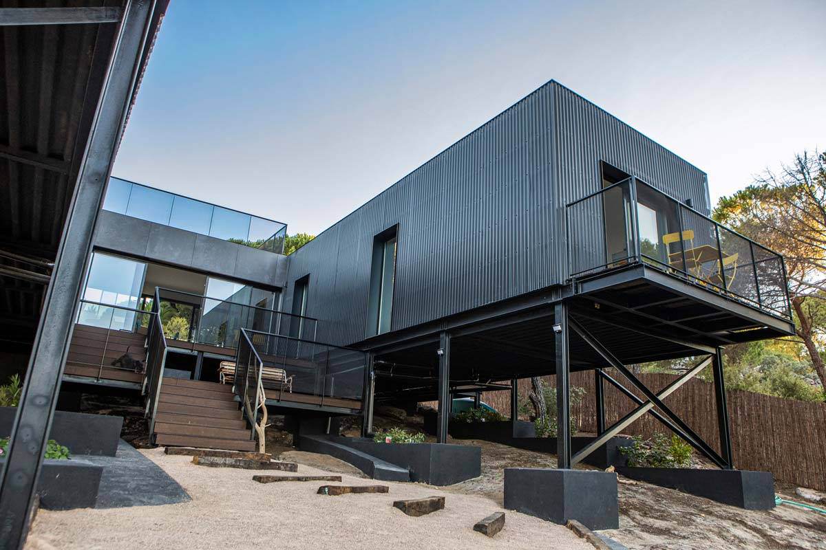 Alquila por horas Excepcional villa de diseño industrial