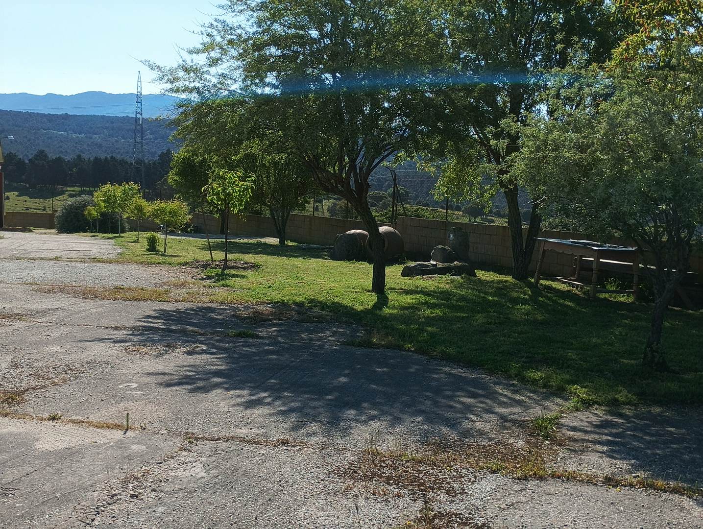 Alquila por horas Finca con naves sierra norte