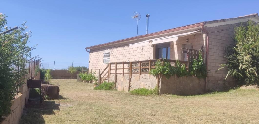 Alquila por horas Finca con naves sierra norte