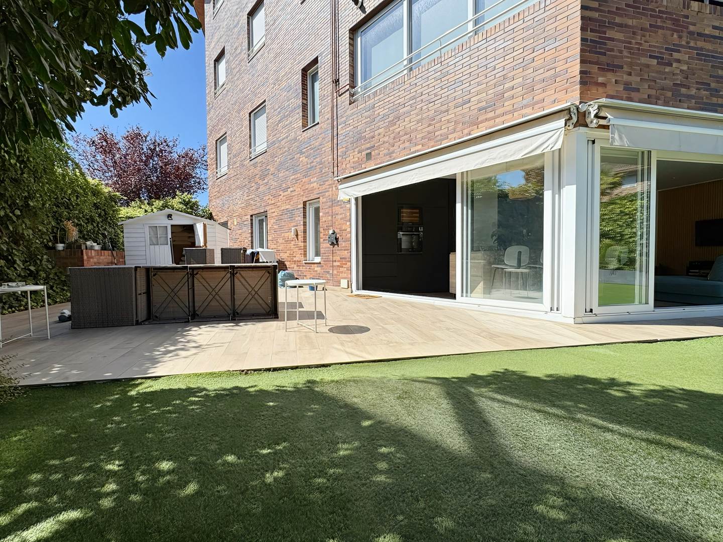 Alquila por horas Bajo con Jardin y grandes cristaleras