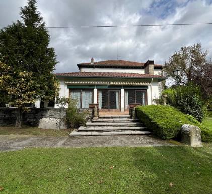 Alquila por horas Casa rústica de piedra grande con jardín y vistas