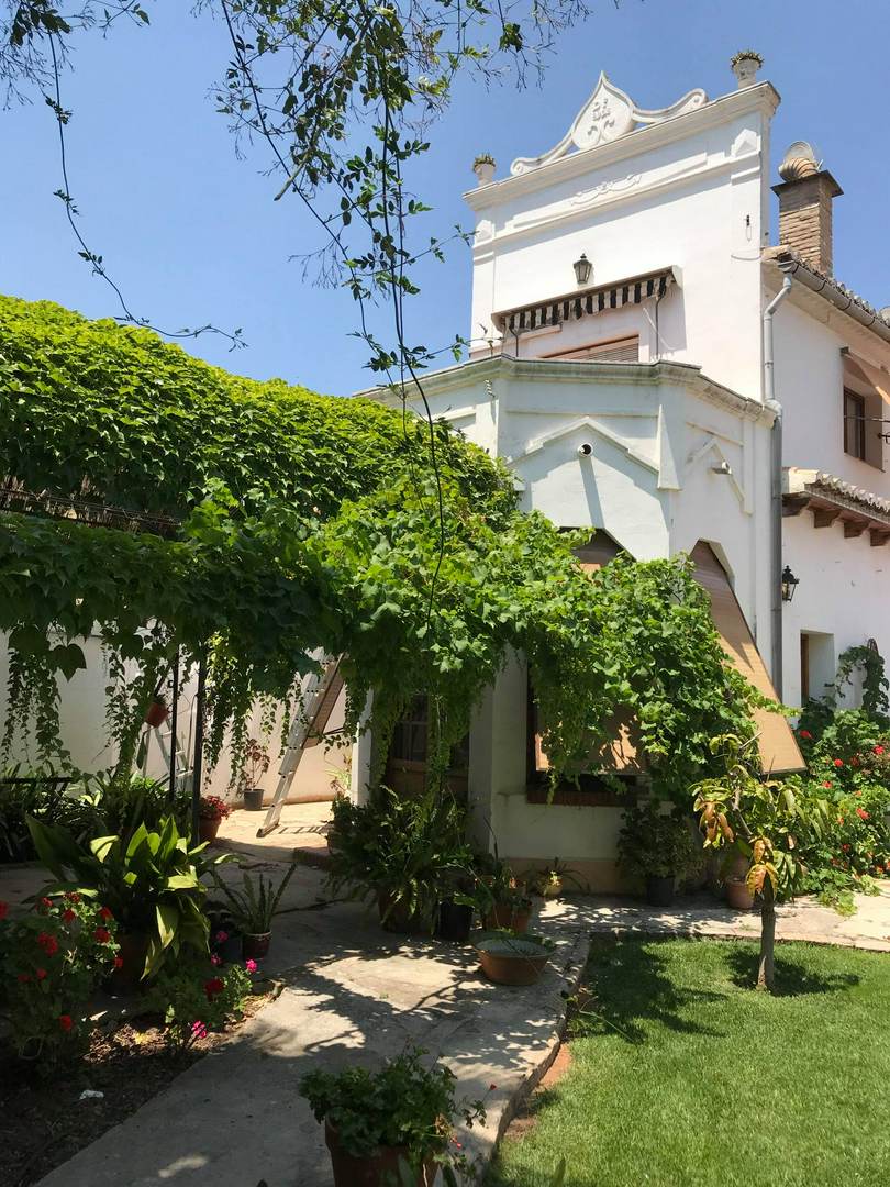 Alquila por horas Casa tradicional única con espacios de cine
