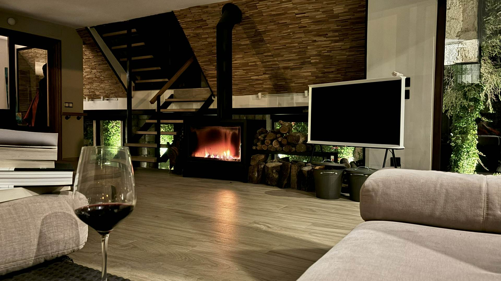 Alquila por horas Casa de diseño en la Sierra de Madrid con jardín y piscina