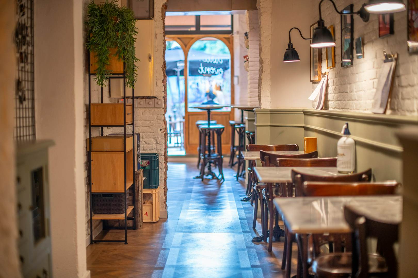Alquila por horas Bodega moderna en el corazón de Barcelona