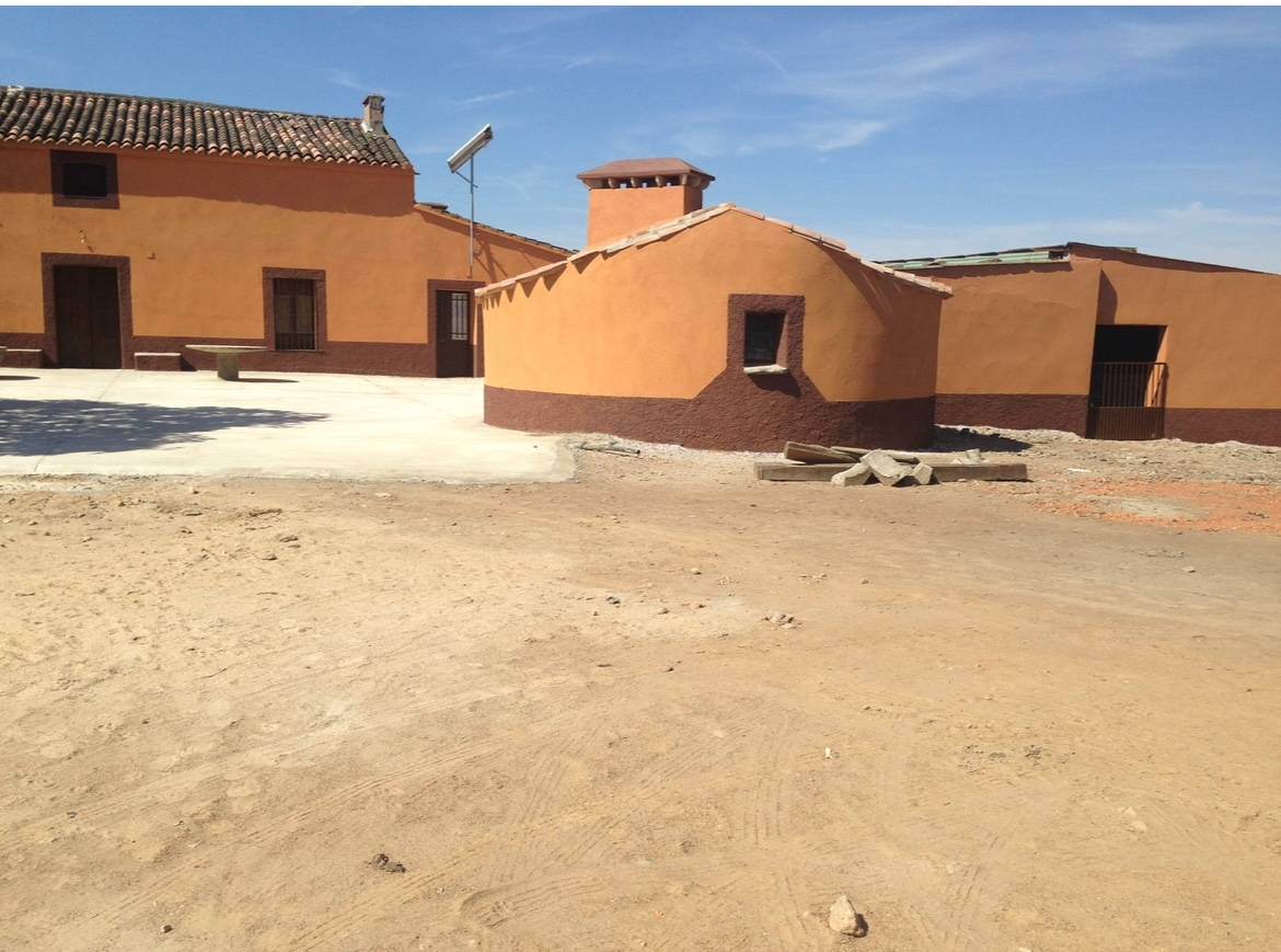 Alquila por horas Finca rústica en Cáceres – 330 hectáreas con paisaje natural y construcciones tradicionales