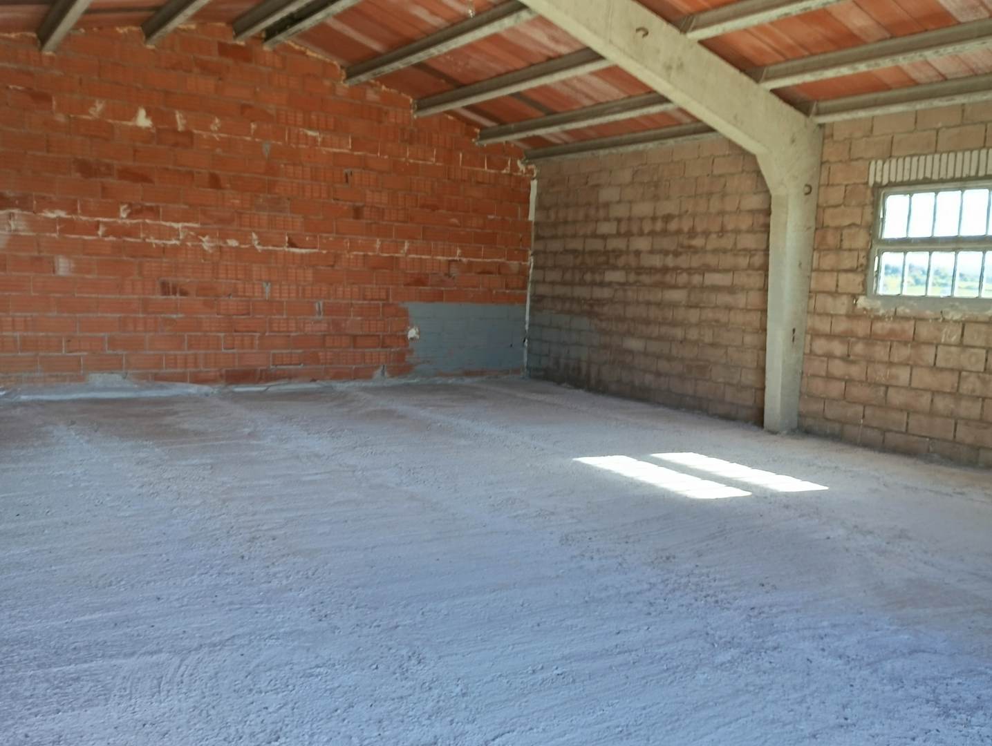 Alquila por horas Finca Rustica con Naves 
