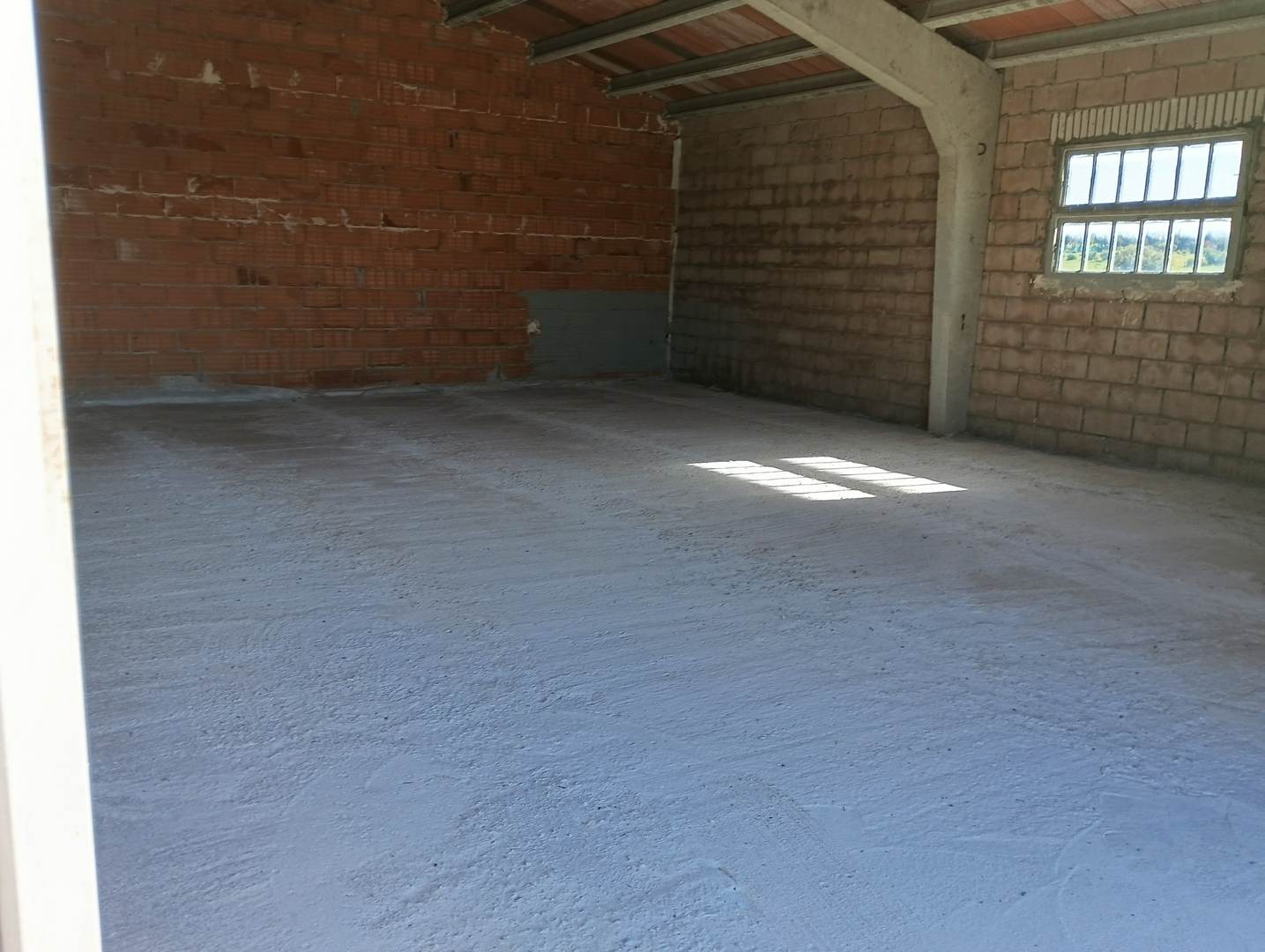 Alquila por horas Finca Rustica con Naves 