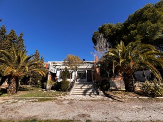 Alquila por horas Vivienda unifamiliar de estilo rústico con vistas a la montaña y ciudad de Granada